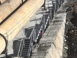Изготовление и монтаж металлоконструкций лестницы на Эзминская ГЭС
